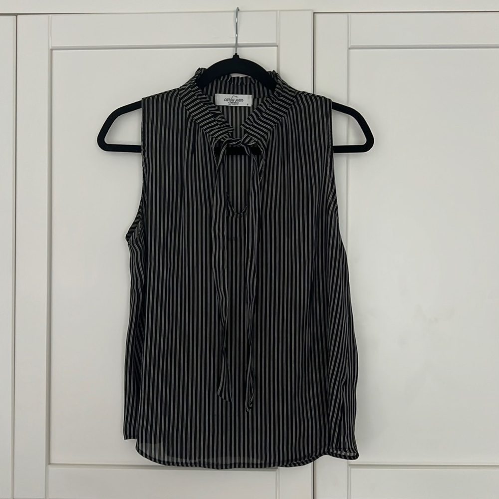 Carly Jean Los Angeles black and white blouse. Excellent condition. Size S.